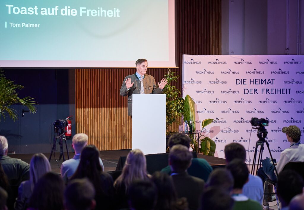 Tom Palmer beim „Toast auf die Freiheit“ auf dem Open Summit